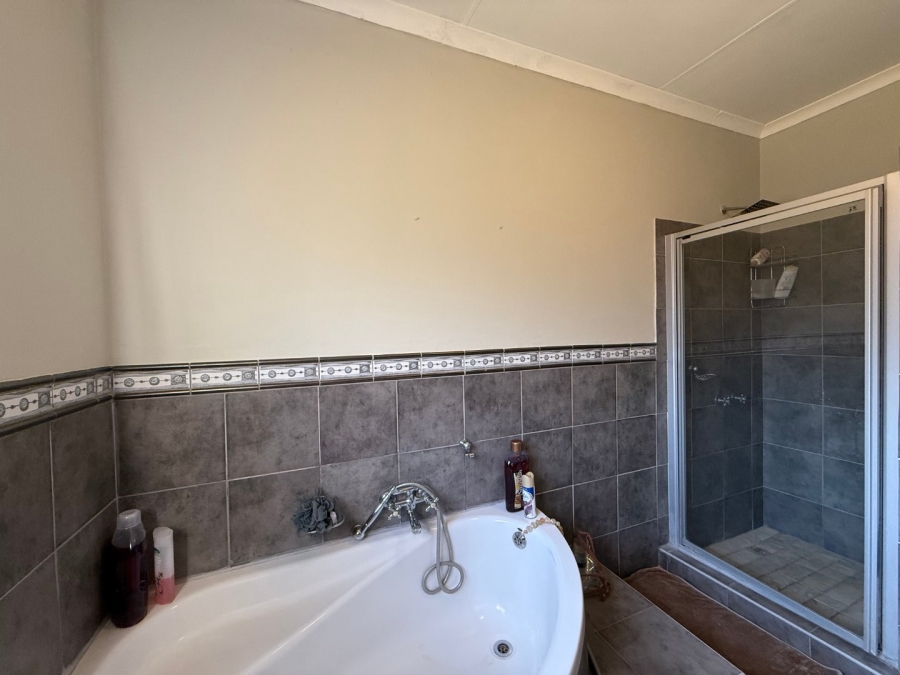 5 Bedroom Property for Sale in Schoemansville North West